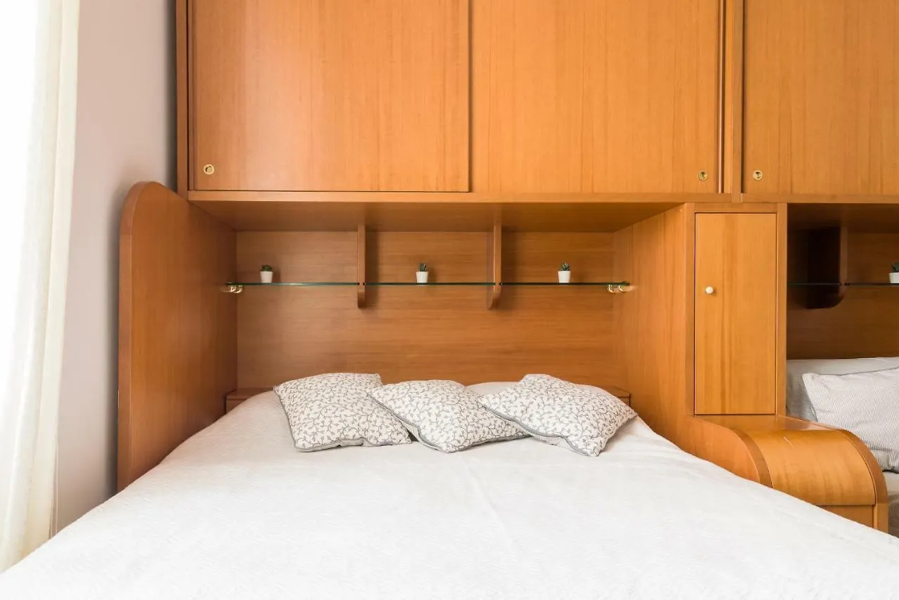 Apartment Chiarilu Near The Center Politecnico Fair And City Life Milan Italy